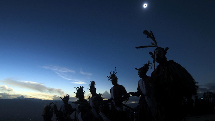 dancers and the eclipse